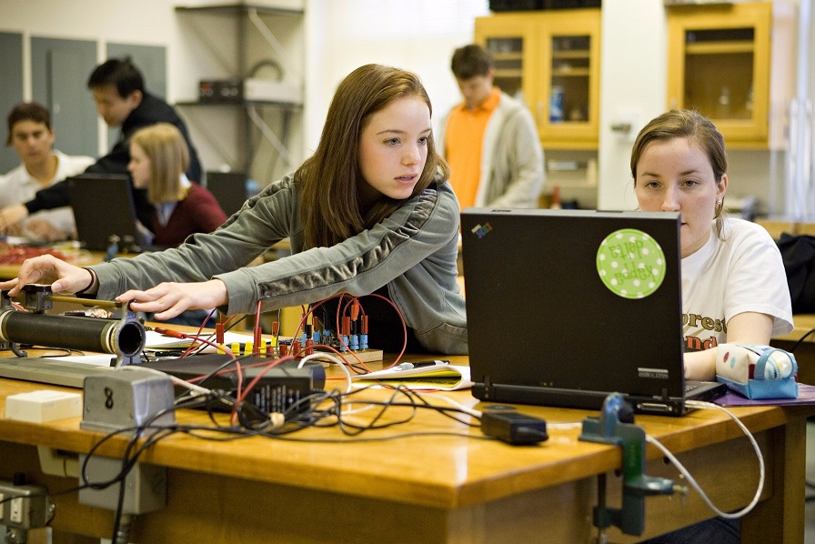 Естественно-научный лицей СПбПУ запустил онлайн-курс для подготовки к ЕГЭ по физике для школьников 10-11 классов